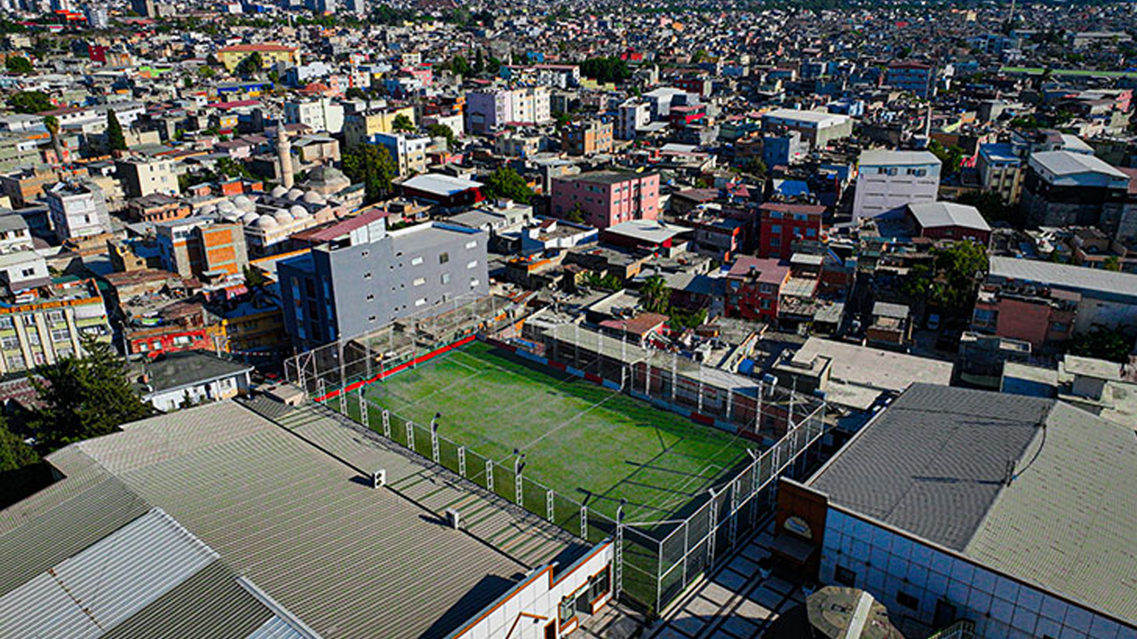 Foto - Duyan kulaklarına inanamıyor! Bu halı saha bildiğiniz halı sahalardan değil