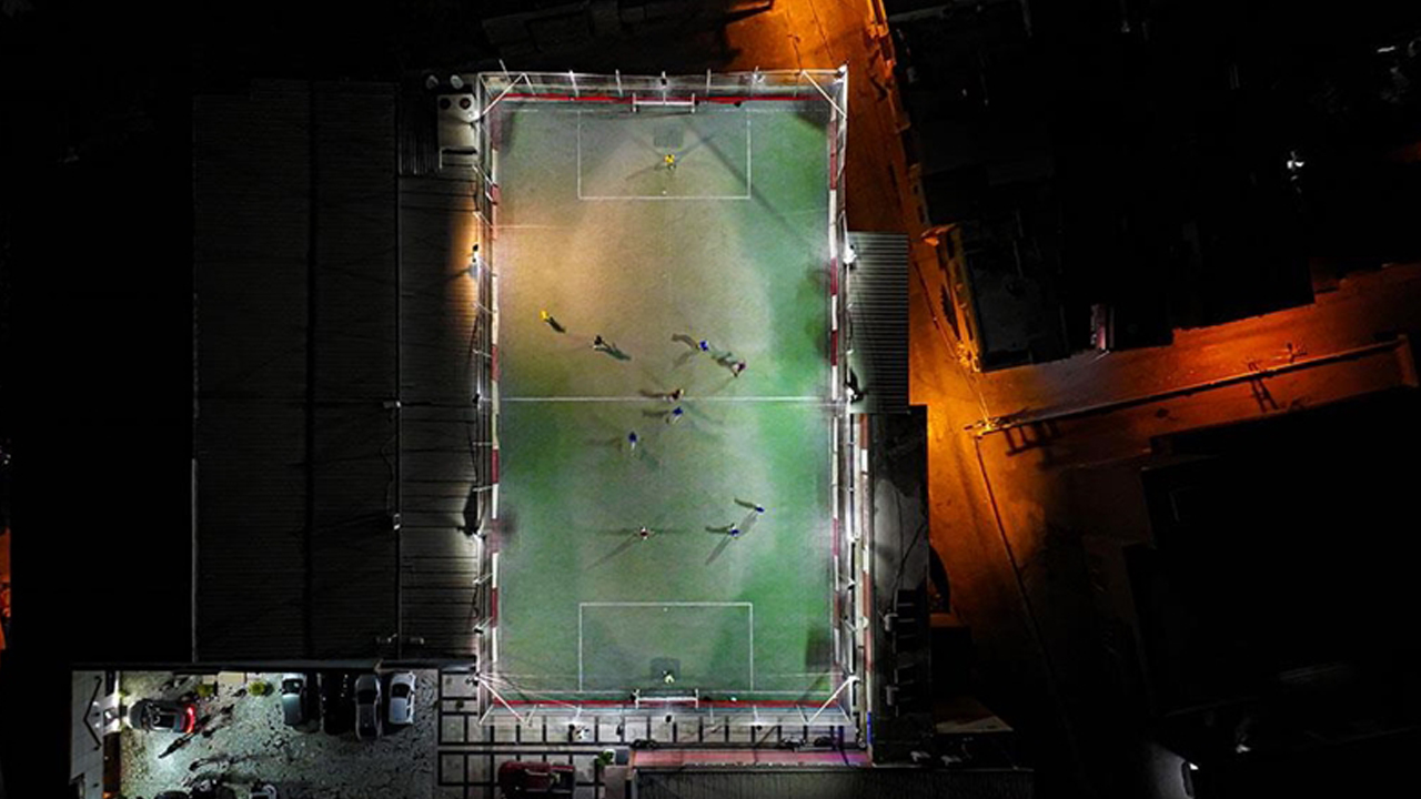 Foto - Duyan kulaklarına inanamıyor! Bu halı saha bildiğiniz halı sahalardan değil