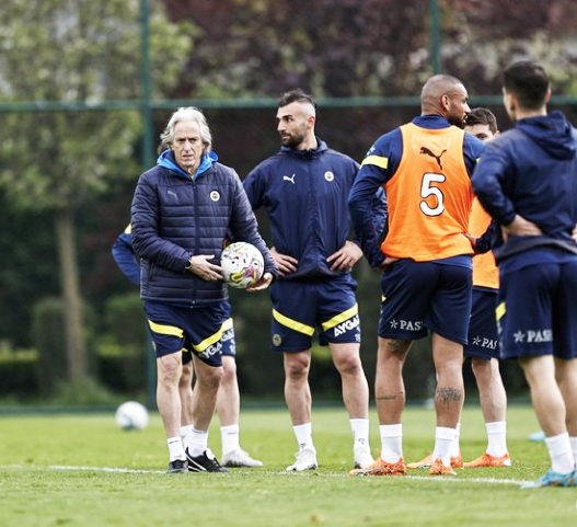 Foto - Duyanlar gelişme karşısında kulaklarına inanamadı... Galatasaray'ın eski yıldızı Fenerbahçe'ye!