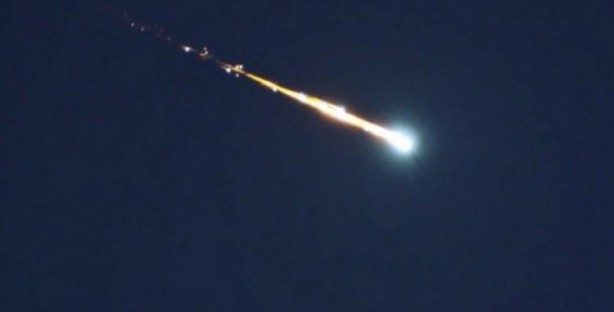 Foto - Duyanlar inanamadı... Bir kadının üzerine meteor düştü!