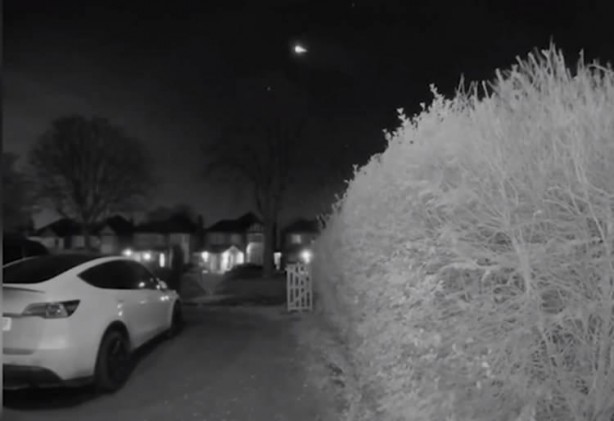 Foto - Duyanlar inanamadı... Bir kadının üzerine meteor düştü!