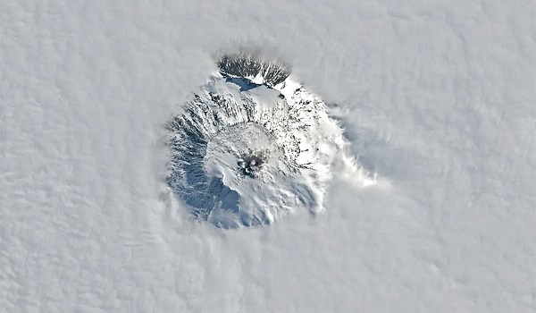 Foto - Duyanlar inanamıyor! Bu dağ her gün altın püskürüyor