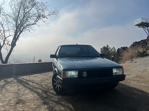 Duyanlar kulaklarına inanamıyor! 35 yıllık arabayı öyle bir hale getirdi ki…