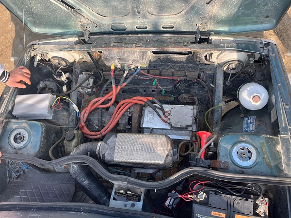 Foto - Duyanlar kulaklarına inanamıyor! 35 yıllık arabayı öyle bir hale getirdi ki…