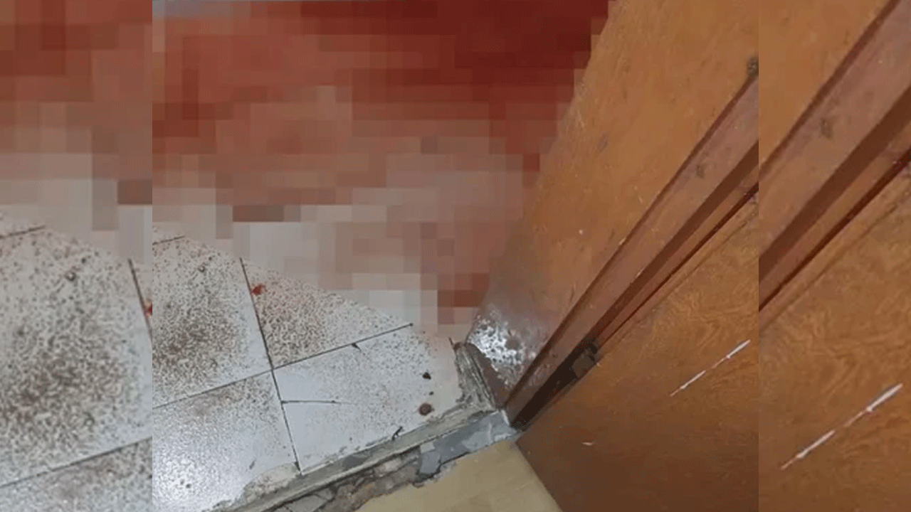 Foto - Duyanları hayrete düşüren olay! Evi bu kez su değil kan bastı