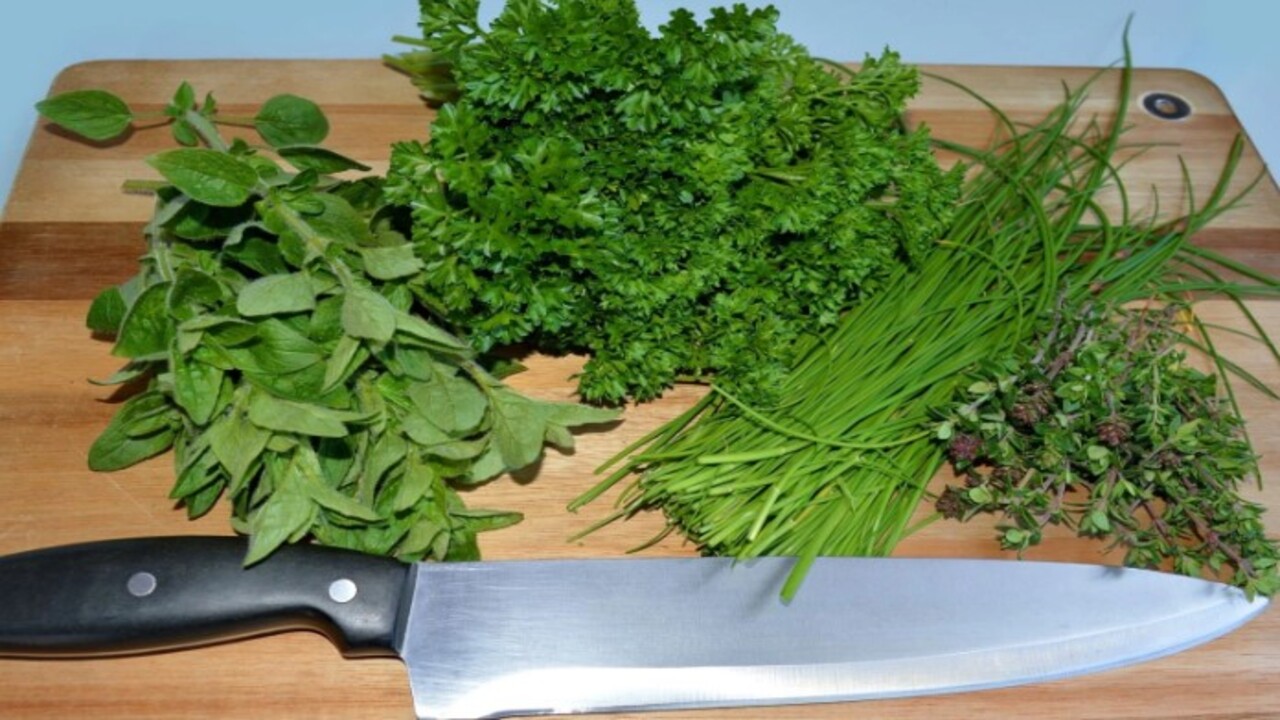 Foto - Duyduktan sonra asla atmayacaksınız! Maydonozun sapında öyle bir fayda var ki...