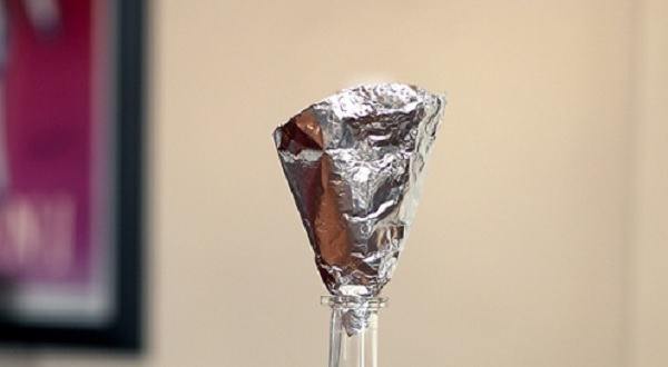 Foto - Duyunca çok şaşıracaksınız! Ayaklara alüminyum folyo koyduğunuzda bakın ne oluyor