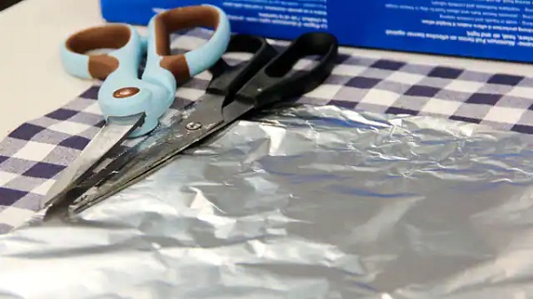 Foto - Duyunca çok şaşıracaksınız! Ayaklara alüminyum folyo koyduğunuzda bakın ne oluyor