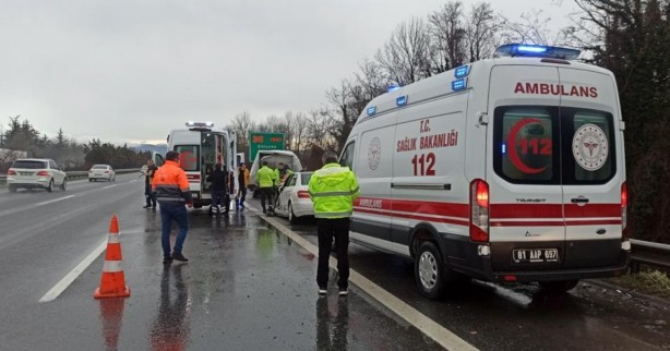 Foto - Düzce TEM otoyolunda iki araç çarpıştı