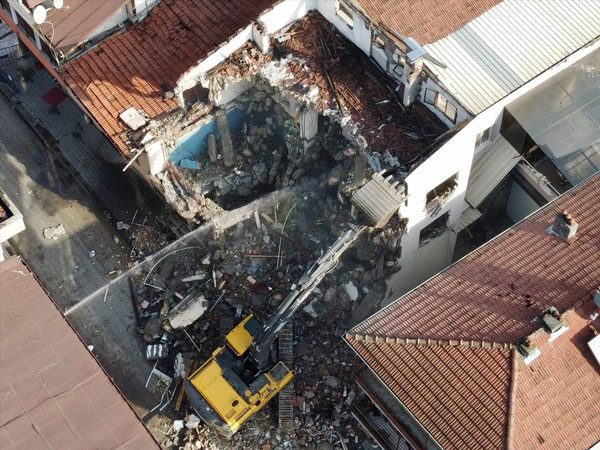 Foto - Düzce'de ağır hasarlı binaların yıkımı başladı