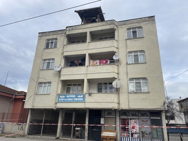 Düzce'de binalarında hasar oluşan vatandaşlar depremi anlattı: Çok şükür canımızı kurtardık ama...