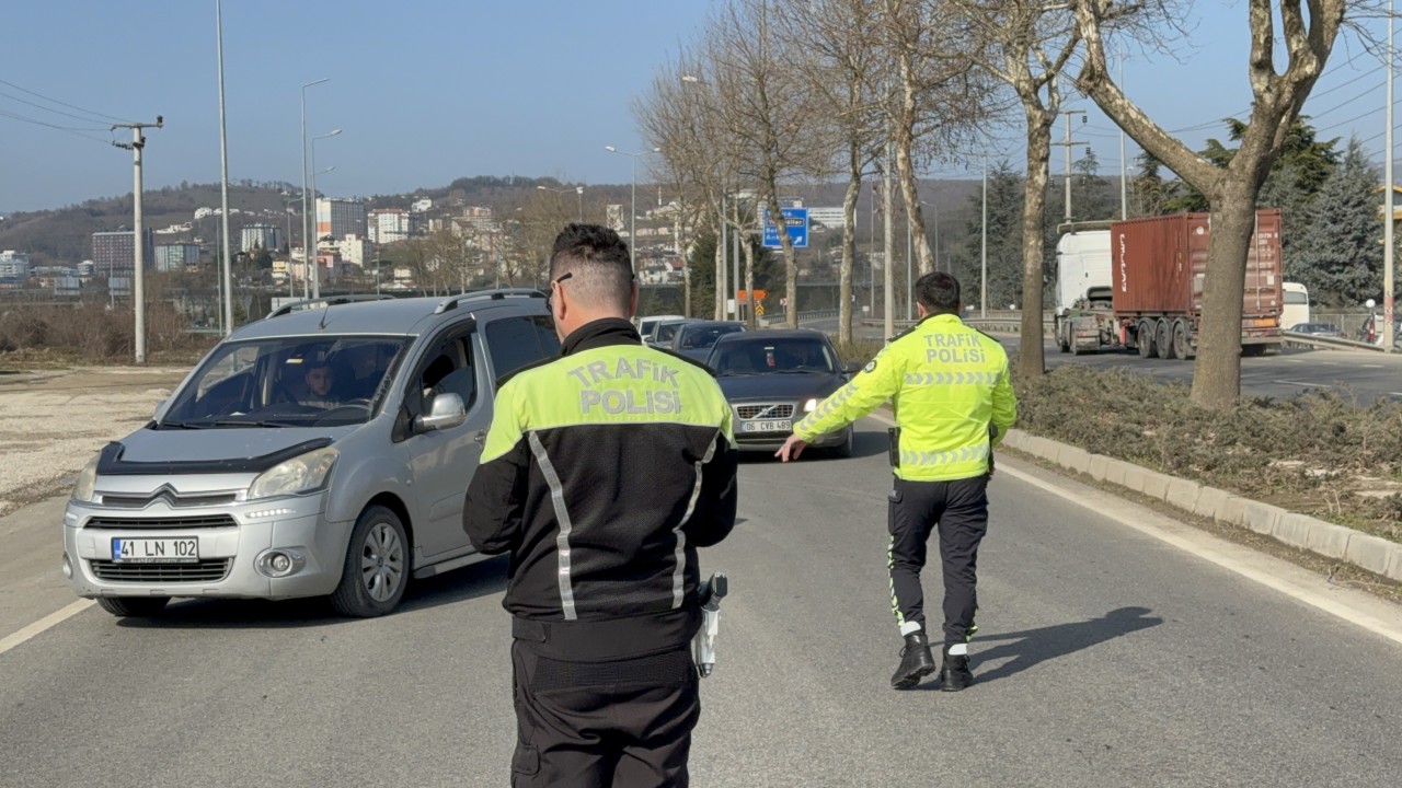 Foto - Düzce'de Polislerden Ani Denetim! Kurallara Uymayanlar Yandı