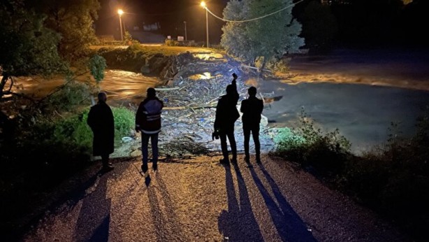 Foto - Düzce'de sel felaketi! 9 köy yolu kapandı 17 ev boşaltıldı