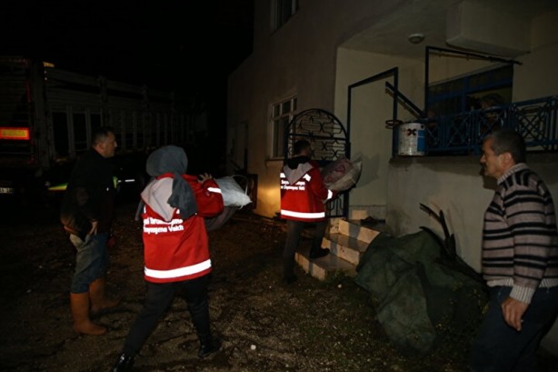 Foto - Düzce'de sel felaketi! 9 köy yolu kapandı 17 ev boşaltıldı
