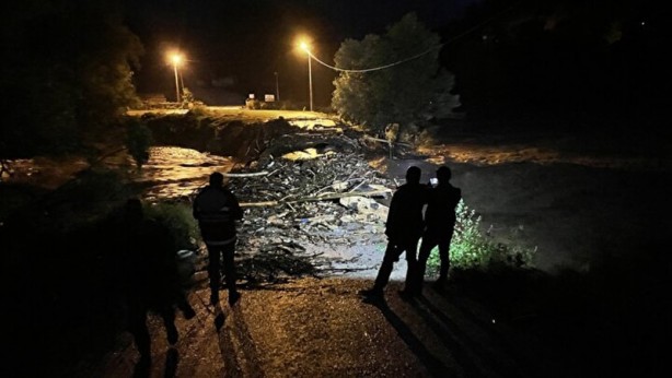 Foto - Düzce'de sel felaketi! 9 köy yolu kapandı 17 ev boşaltıldı