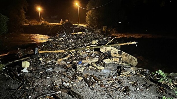 Foto - Düzce'de sel felaketi! 9 köy yolu kapandı 17 ev boşaltıldı