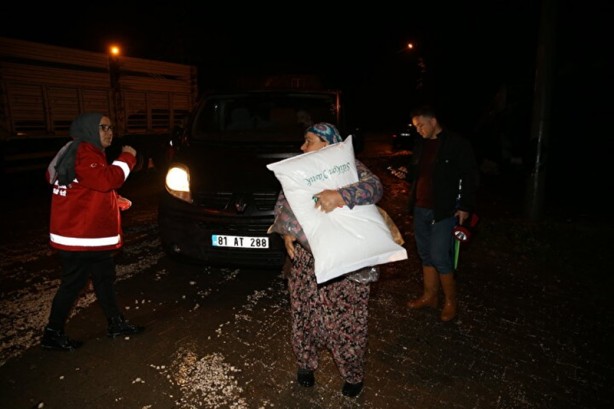 Foto - Düzce'de sel felaketi! 9 köy yolu kapandı 17 ev boşaltıldı