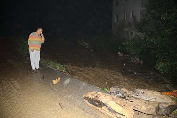 Foto - Düzce'de sel felaketi! 9 köy yolu kapandı 17 ev boşaltıldı