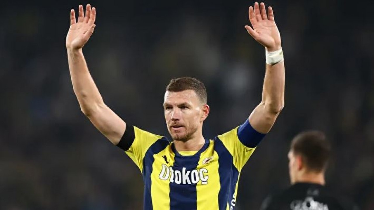Foto - Dzeko da 'yapı'ya işaret etti, Galatasaraylıları kızdırdı! Ligi 6 puan önde de bitirsek ikinci olurduk