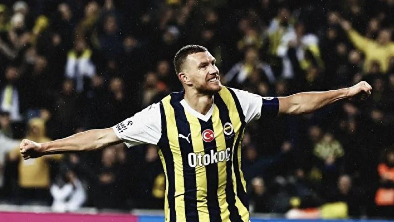 Foto - Dzeko da 'yapı'ya işaret etti, Galatasaraylıları kızdırdı! Ligi 6 puan önde de bitirsek ikinci olurduk