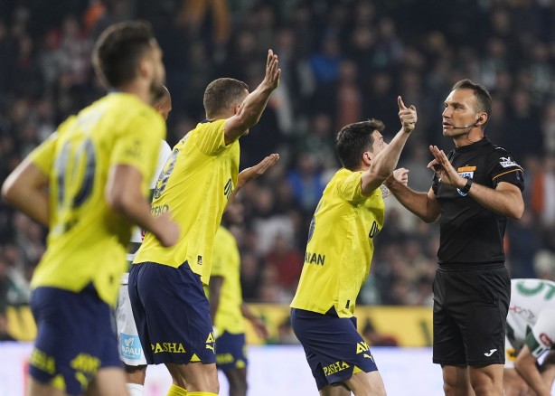 Foto - Dzeko ve Tadic, İsmail Kartal'ın kuyusunu böyle kazmış! Fişini çekmişler resmen...