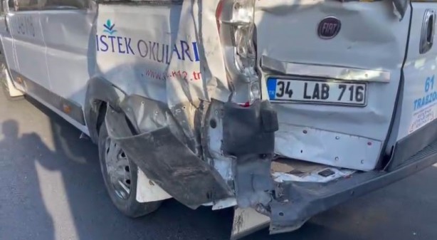 Foto - E-5 Karayolu’nda 3 servis aracı, 1 su tankerinin karıştığı zincirleme kaza