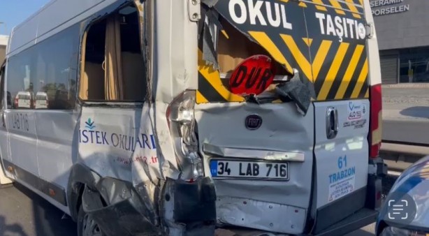 Foto - E-5 Karayolu’nda 3 servis aracı, 1 su tankerinin karıştığı zincirleme kaza