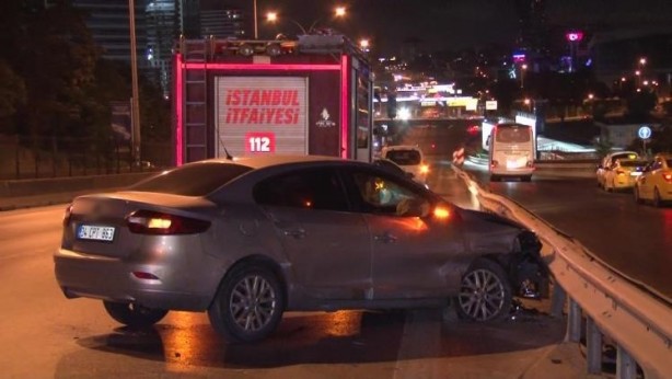 Foto - E-5'te 2 araç ve 1 motosiklet kazaya karıştı