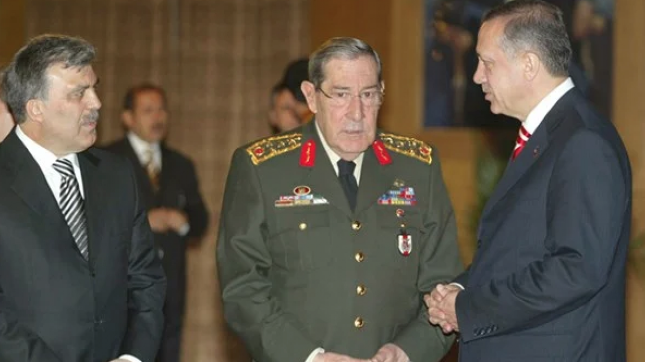 E-muhtıranın üzerinden 19 yıl geçti... Yine avuçlarını yalayacaklar!