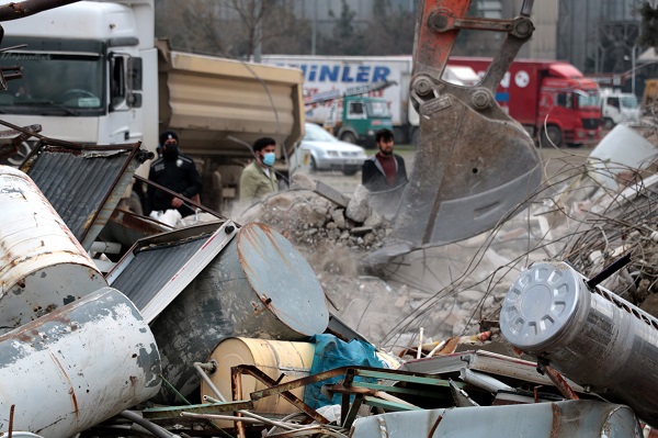 Foto - Ebrar Sitesi yüzlerce kişiye mezar oldu! Enkaz alanında en acı arayış
