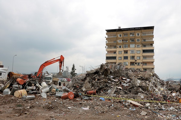 Foto - Ebrar Sitesi yüzlerce kişiye mezar oldu! Enkaz alanında en acı arayış