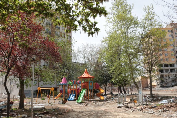 Foto - Ebrar Sitesi'nde enkaz kaldırma çalışması sürüyor! 'Yağmur yağınca yığınların arasından kanlar aktı'