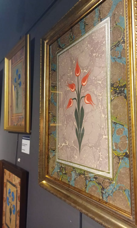 Foto - Ebru sanatçısı Serdal Şimşek'in eserleri göz dolduruyor