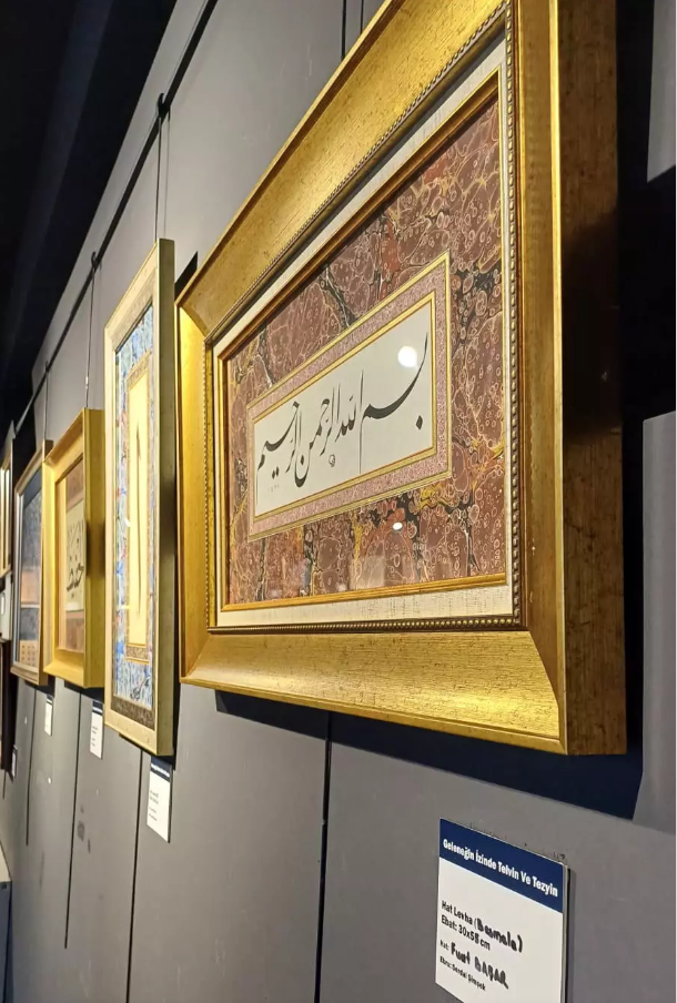 Foto - Ebru sanatçısı Serdal Şimşek'in eserleri göz dolduruyor