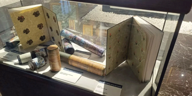 Ebru sanatçısı Serdal Şimşek'in eserleri göz dolduruyor