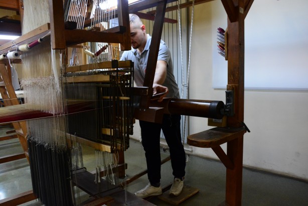 Foto - Asırlık makinelerle kabe örtüsü üretildi