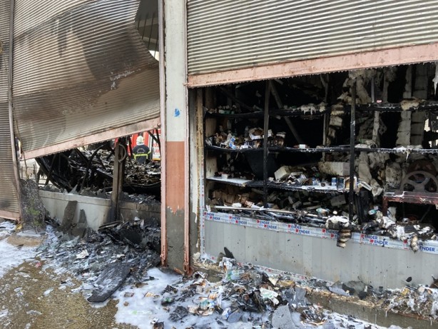 Ecza deposunda yangın