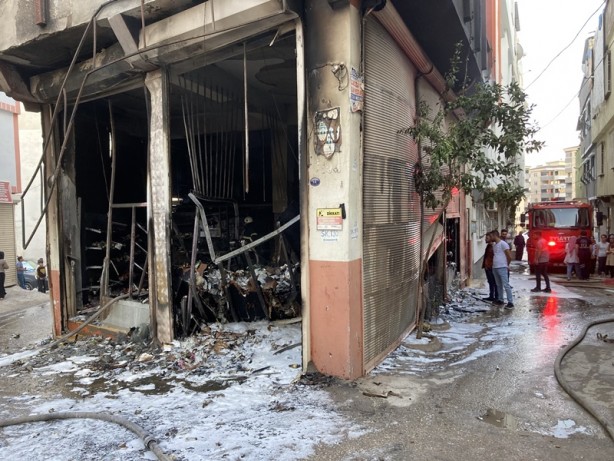 Foto - Ecza deposunda yangın