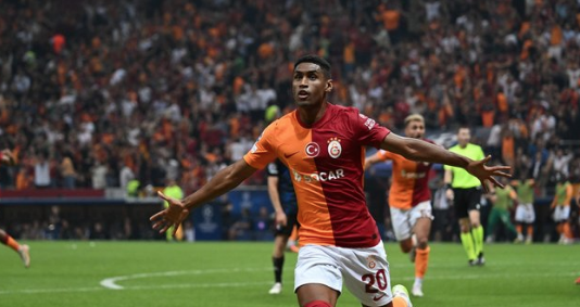 Foto - Edepsiz kaleci Kamil Grabara'nın ağzının payı verildi! Helal olsun sana Tete... 