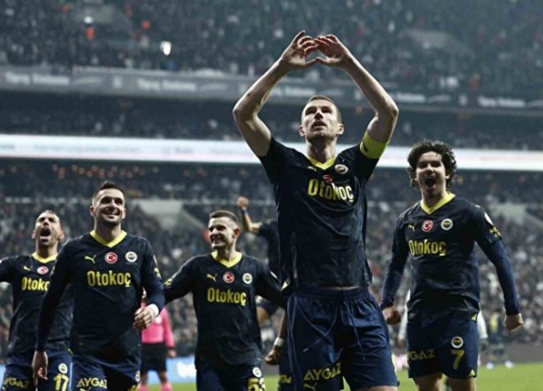 Foto - Edin Dzeko’dan şok hareket! Birer birer engelledi