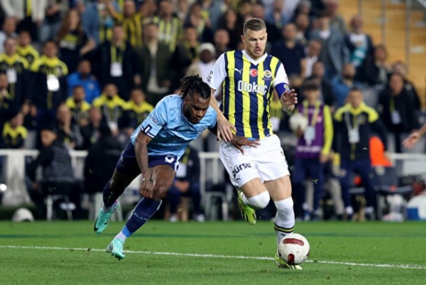 Foto - Edin Dzeko’dan şok hareket! Birer birer engelledi