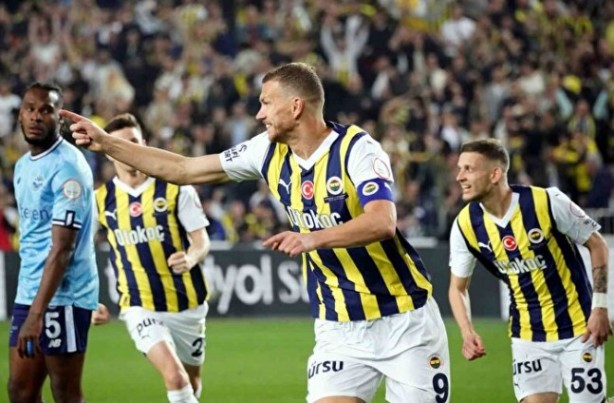 Foto - Edin Dzeko’dan şok hareket! Birer birer engelledi