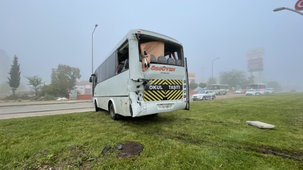 Foto - Edirne'de iki servis minibüsünün çarpıştığı kazada 20 kişi hafif yaralandı