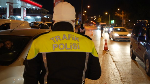 Foto - Edirne'de şok uygulamada didik didik aranan araçlarda silahlar ele geçirildi