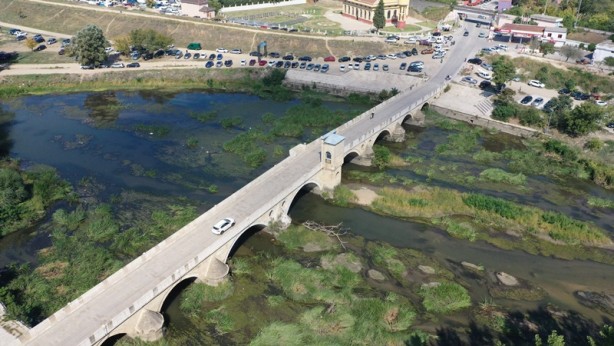 Foto - Edirne'de vatandaşlar çöple kaplanan derenin temizlenmesini istiyor