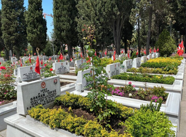 Foto - Edirnekapı Şehitliği’nde buruk Anneler Günü