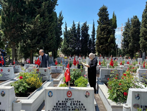 Foto - Edirnekapı Şehitliği’nde buruk Anneler Günü
