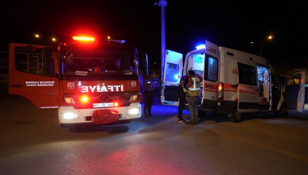 EDS panosuna çarpan araç dereye yuvarlandı, alkollü sürücü ağır yaralandı