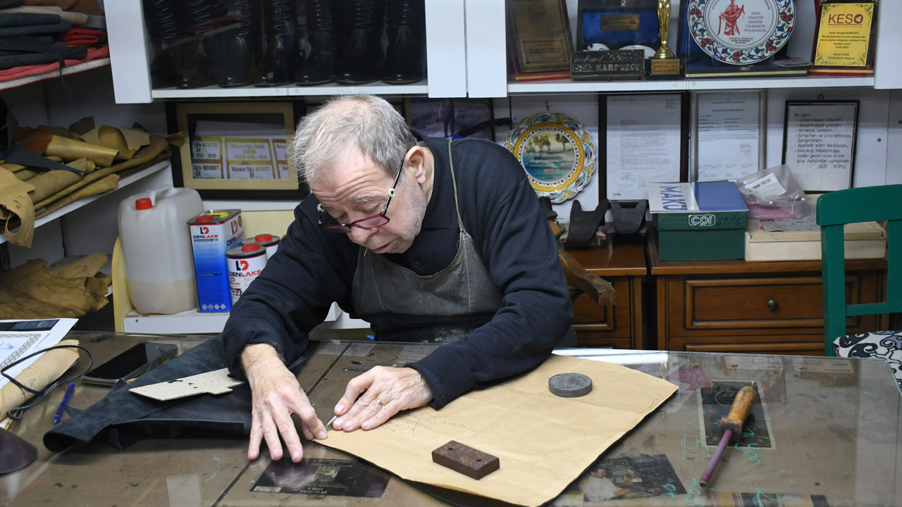 Efe kültürünün yaşayan ustası! Körüklü çizmeye UNESCO onuru