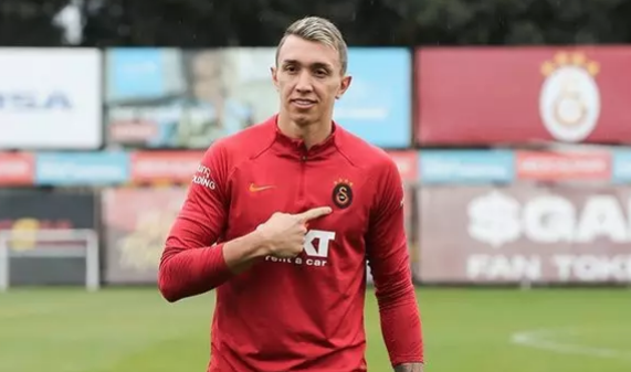 Efsane bitiyor mu? Sebebi belli oldu… Dursun Özbek’ten Türkiye’yi ayağa kaldıracak "Muslera" açıklaması! Herkesi hayretler içinde bıraktı